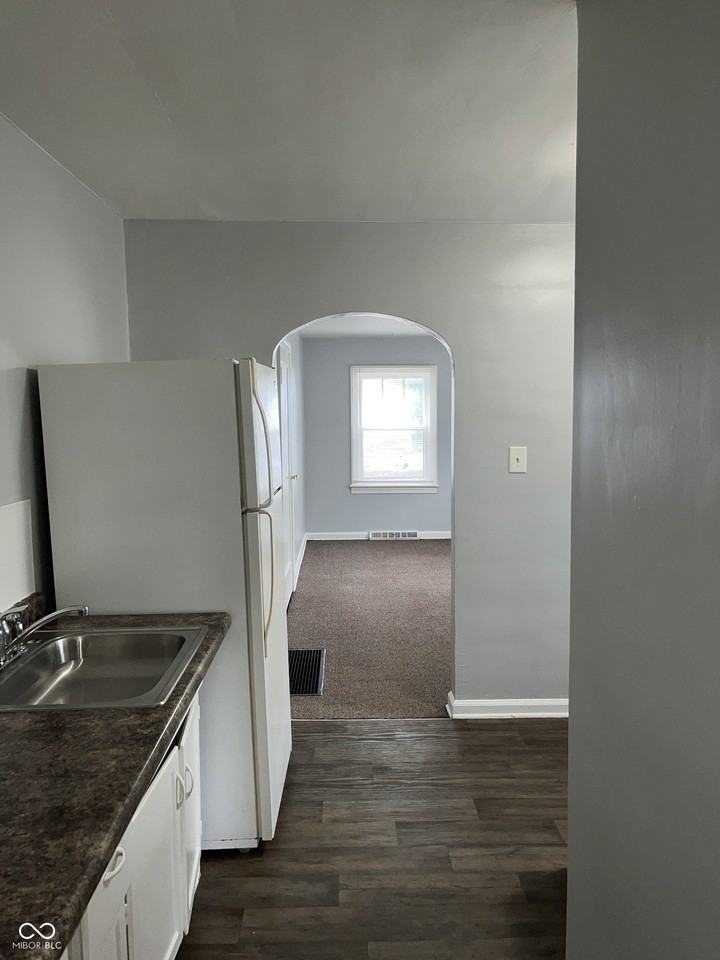 1306 N Chester Ave - Photo 5 of 13