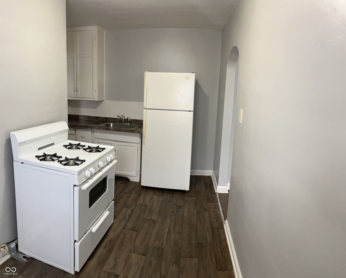 1306 N Chester Ave - Photo 6 of 13