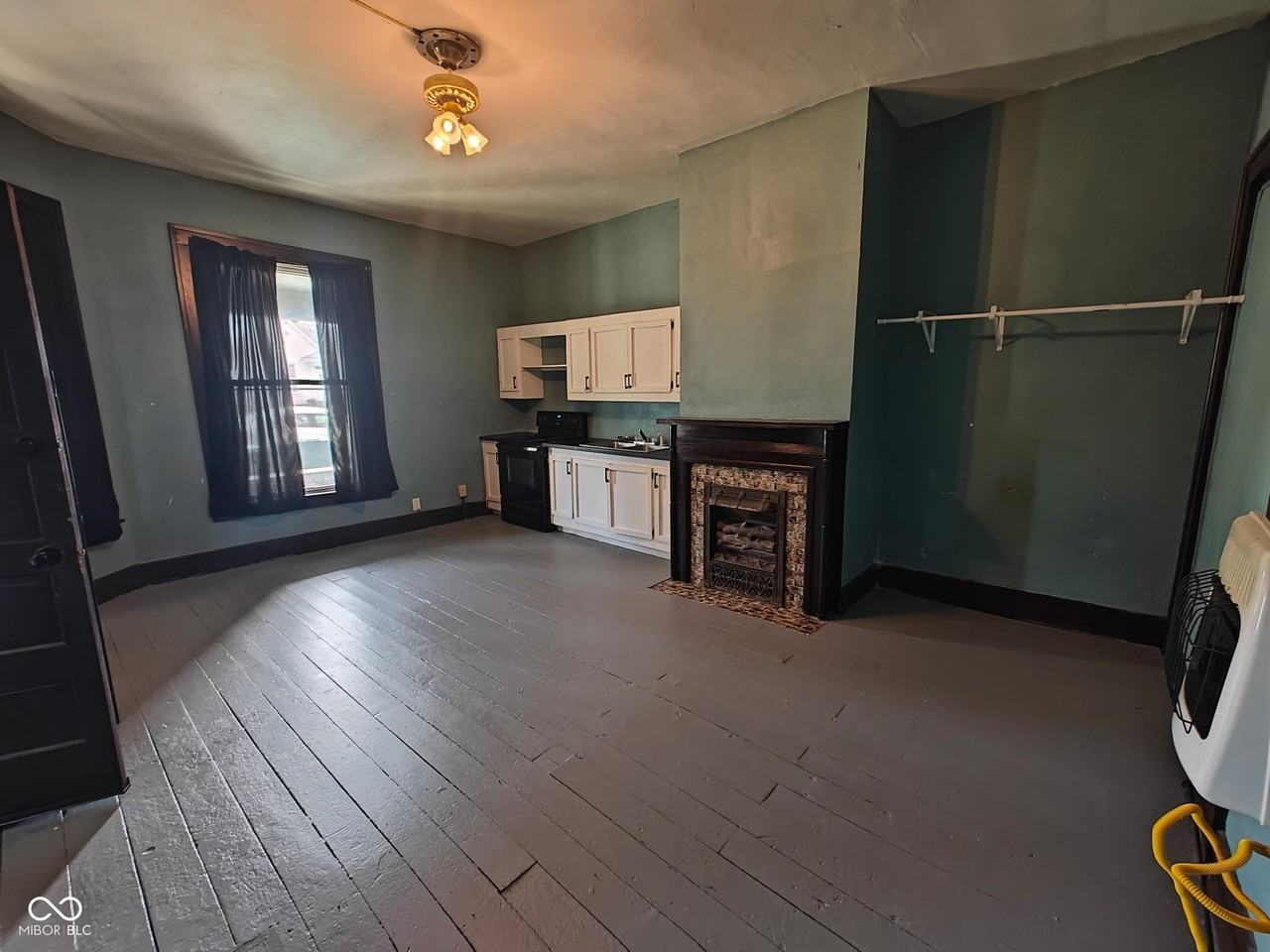 392 W Broadway St Apt 1 - Photo 2 of 9