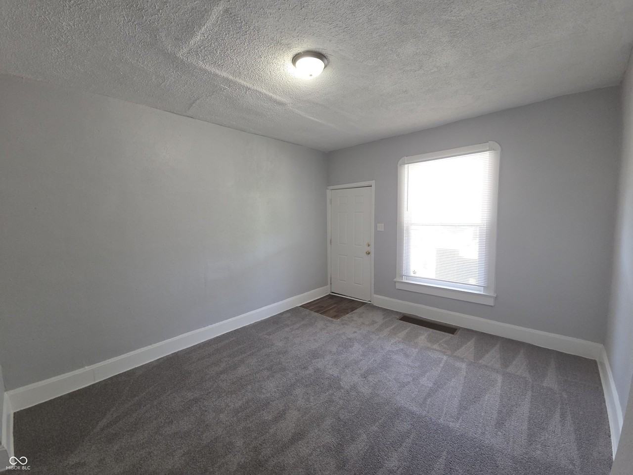 516 W 28th St - Photo 4 of 17