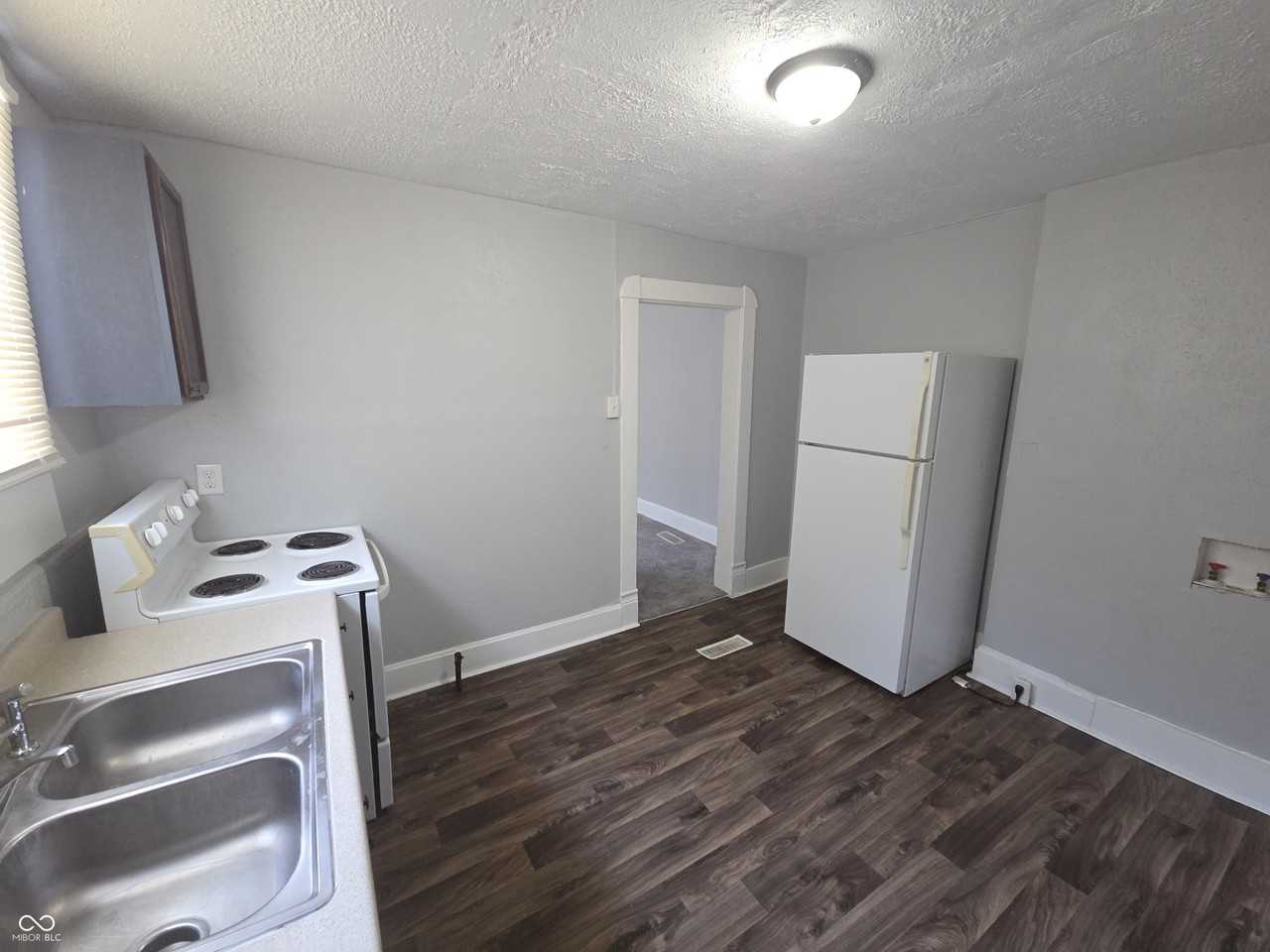 516 W 28th St - Photo 7 of 17
