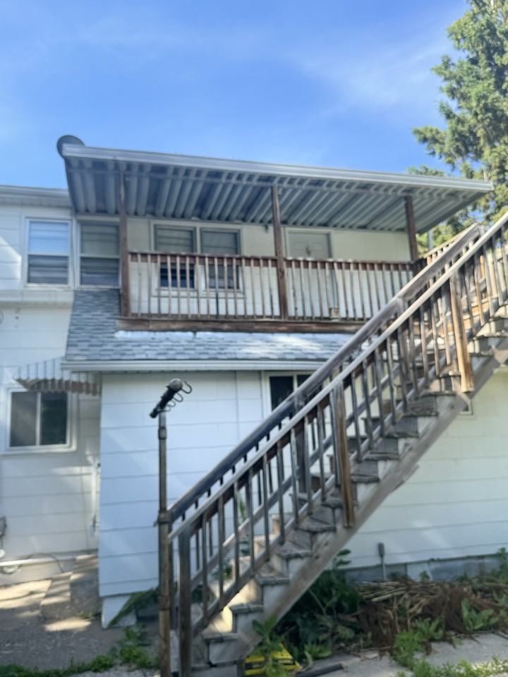 766 Minnehaha Ave W Uppr B - Photo 3 of 17