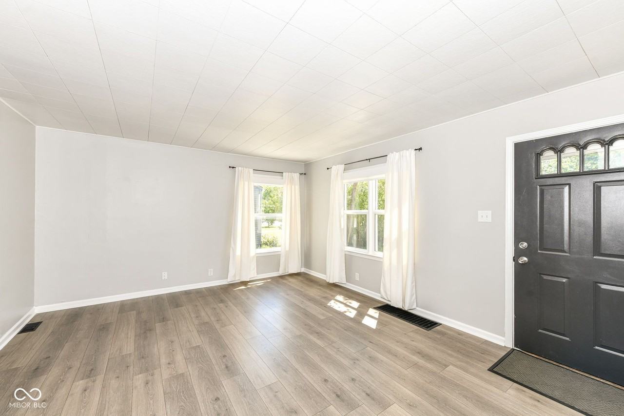 5301 Evanston Ave - Photo 3 of 35