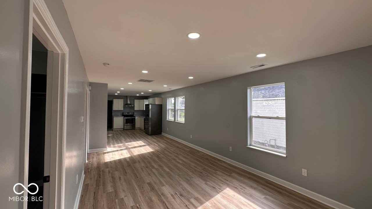 1107 E Mulberry St - Photo 5 of 25