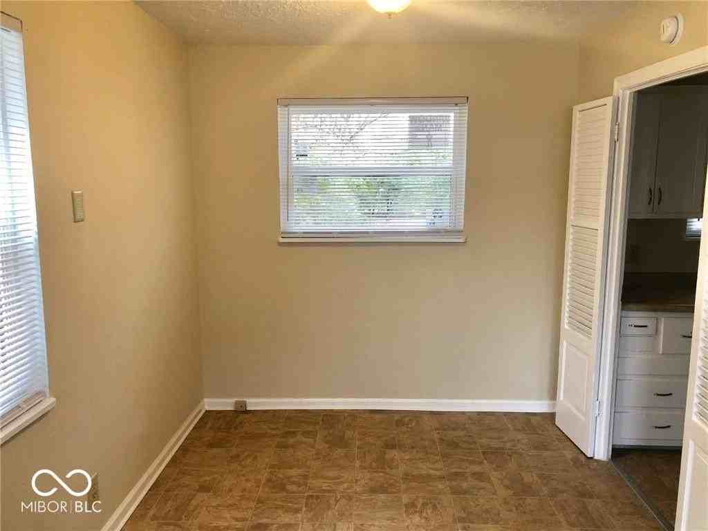 3516 N Hawthorne Ln - Photo 3 of 10