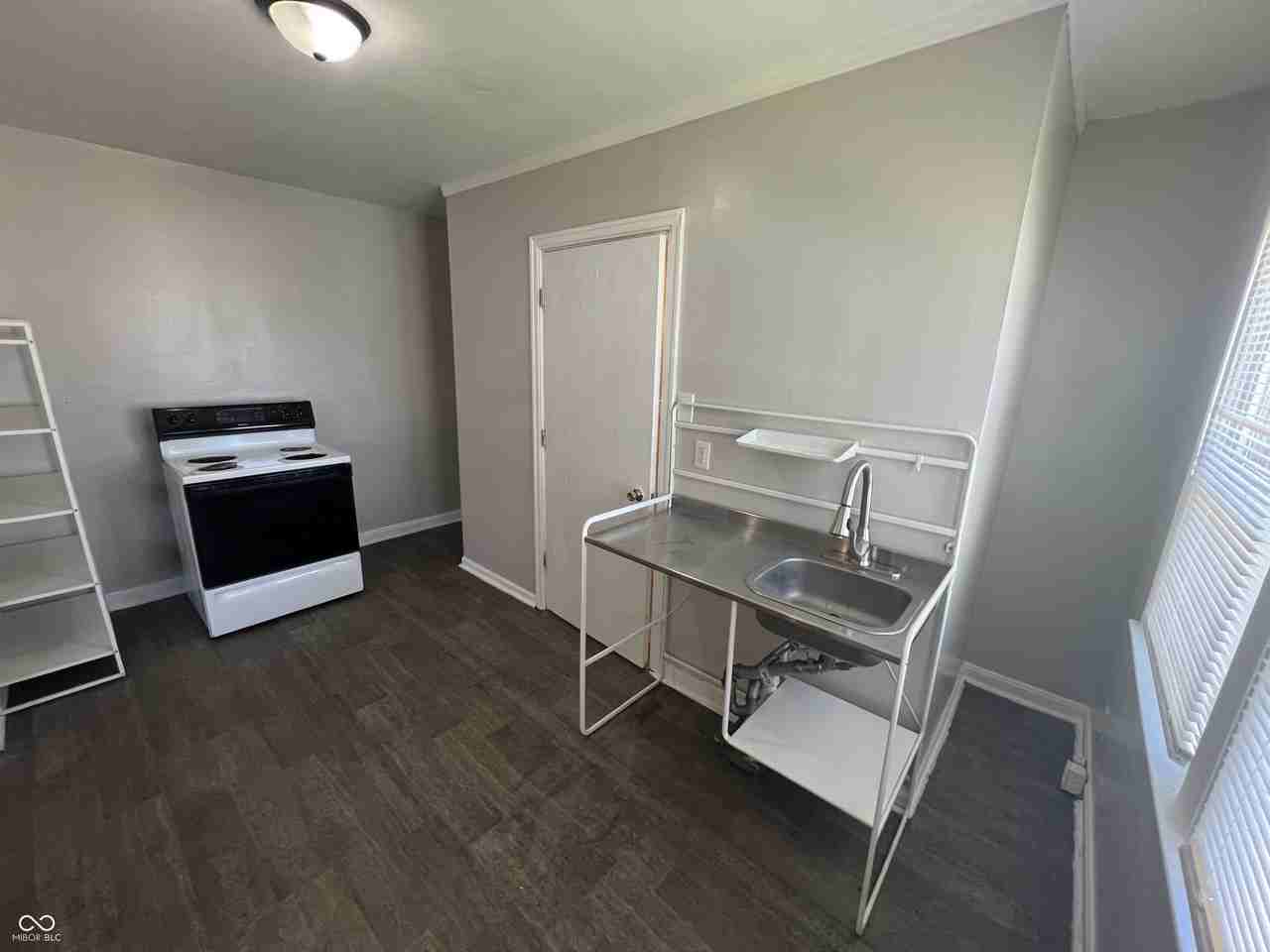 320 N Sherman Dr #A - Photo 5 of 10