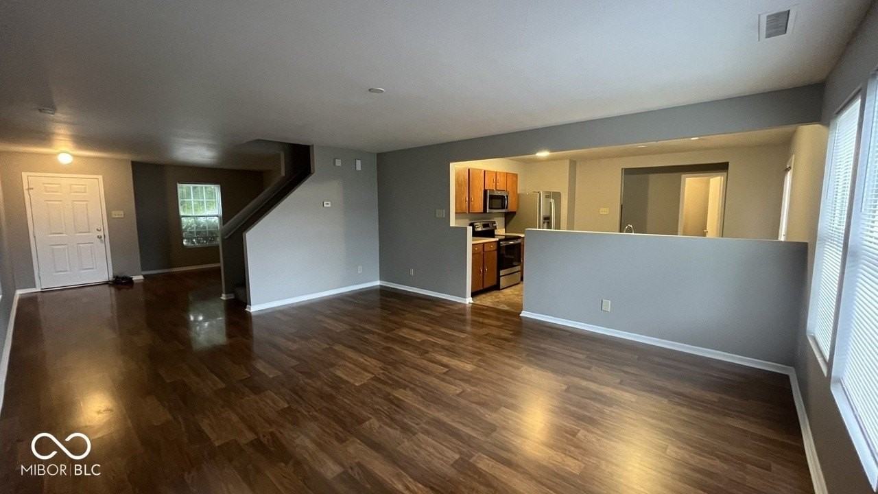 10891 Rose Ln - Photo 3 of 16