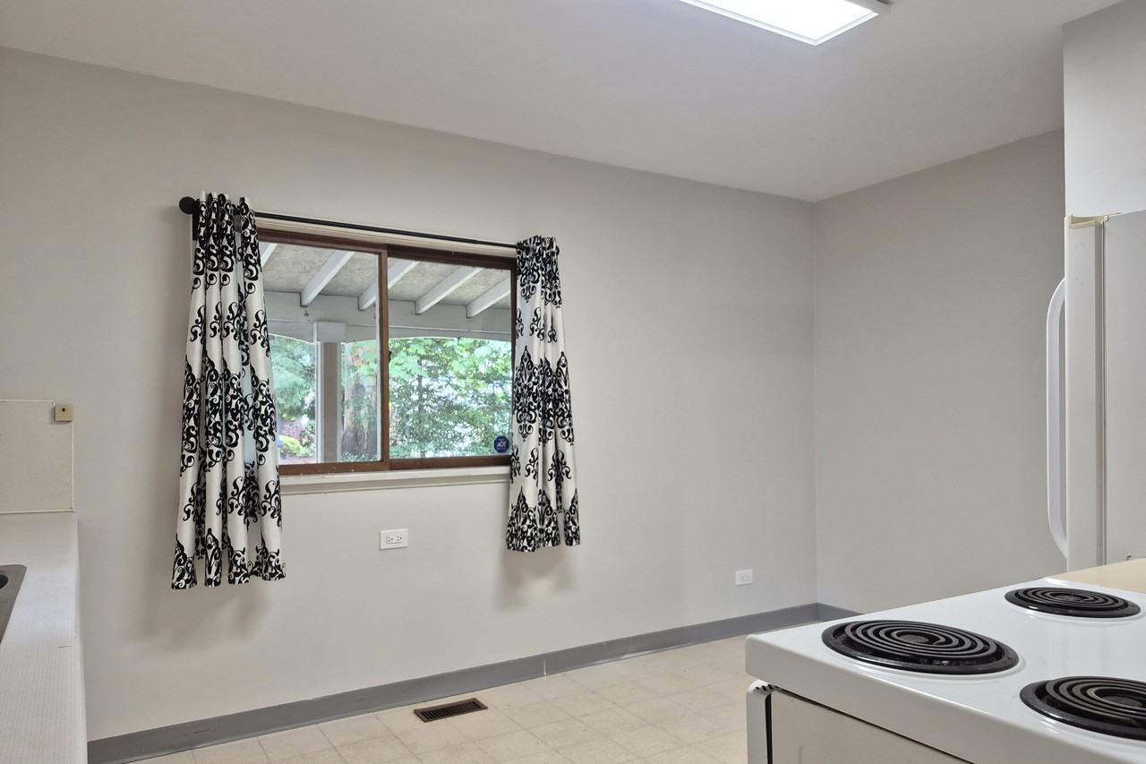 21310 124 Avenue - Photo 4 of 20