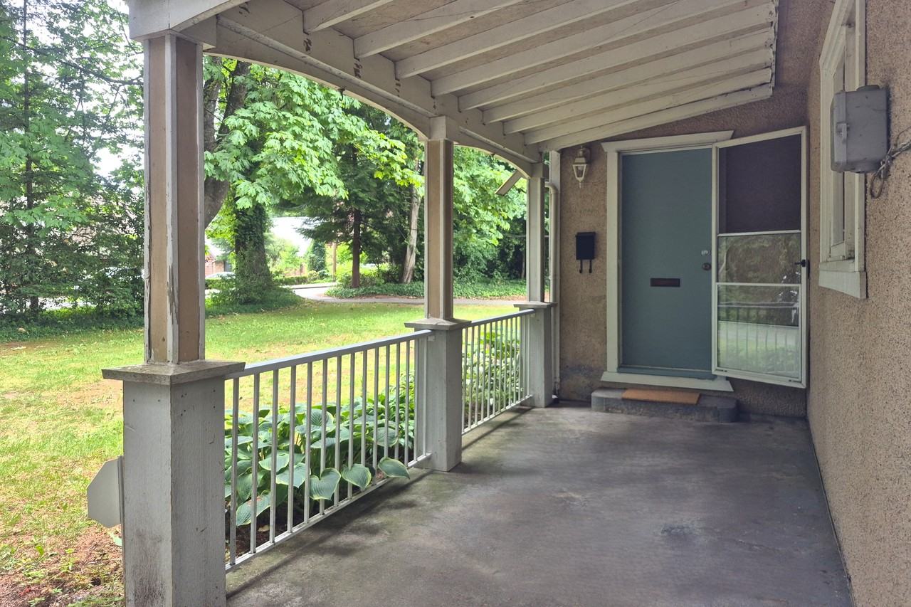 21310 124 Avenue - Photo 2 of 20