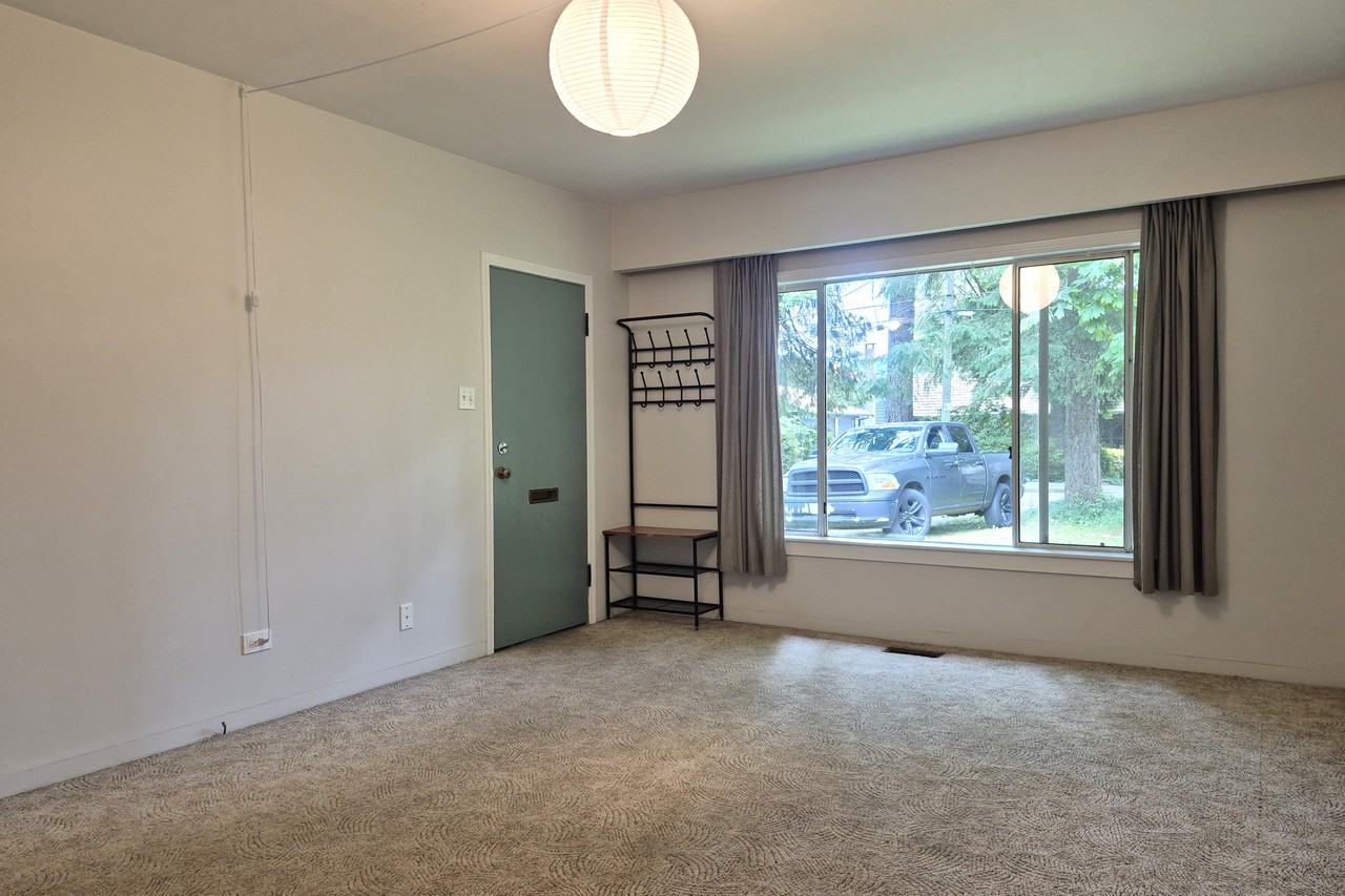 21310 124 Avenue - Photo 7 of 20