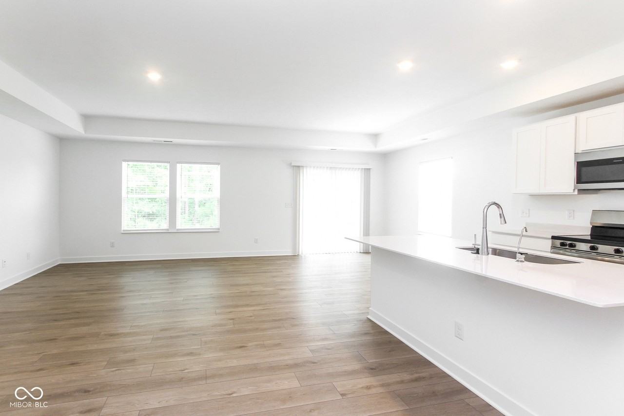8831 Georgina St - Photo 4 of 16
