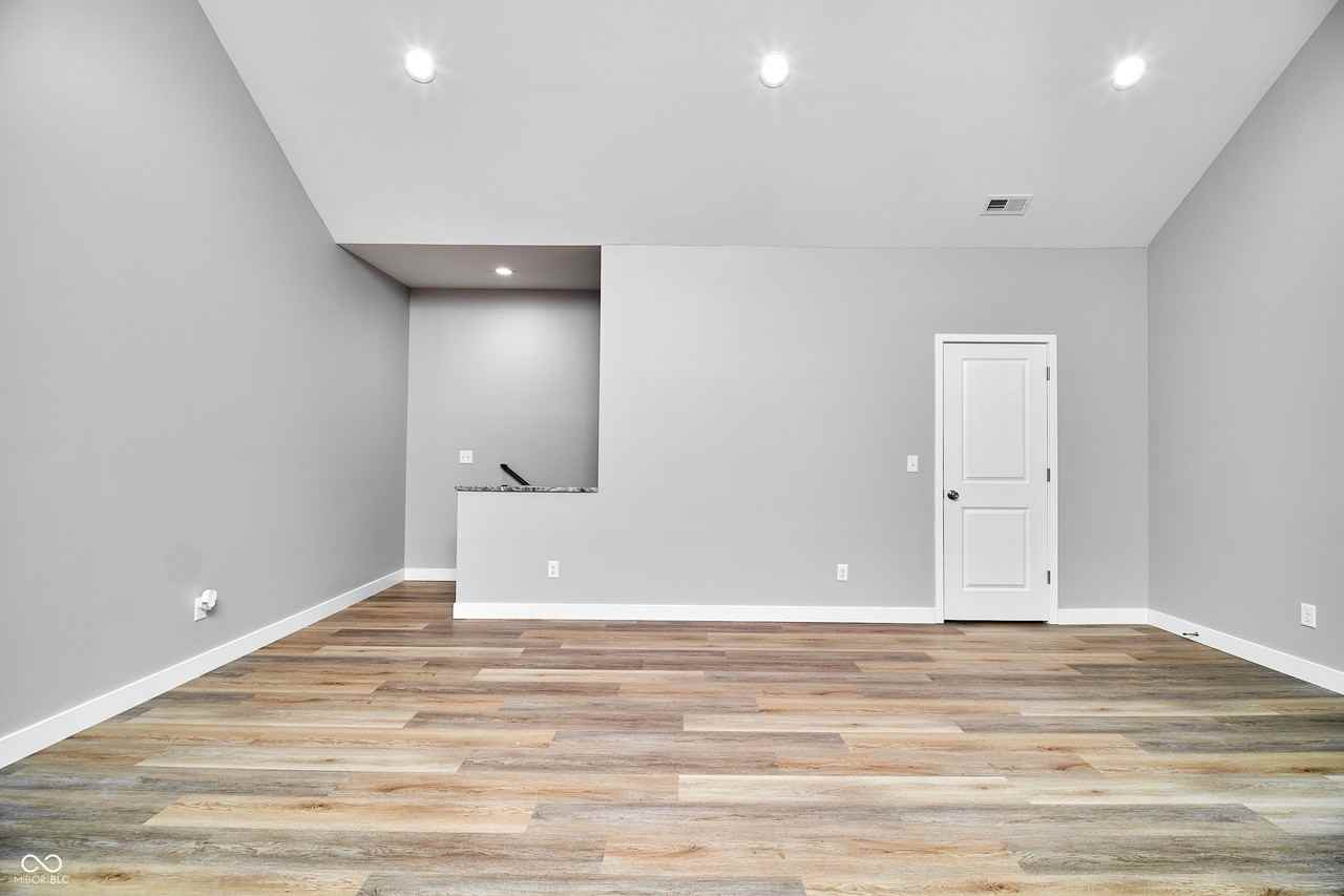 415 N Dequincy St #B - Photo 7 of 50
