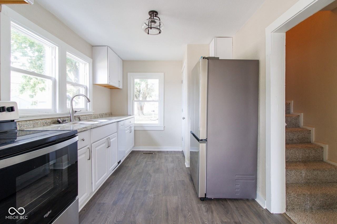 228 E 29th St - Photo 5 of 17