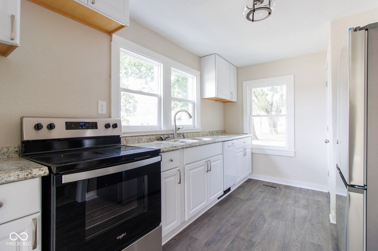 228 E 29th St - Photo 6 of 17