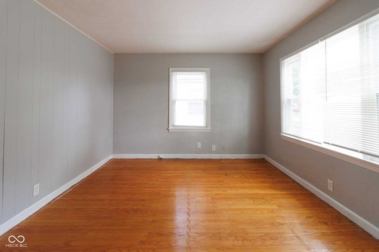 4430 N Longworth Ave - Photo 3 of 16