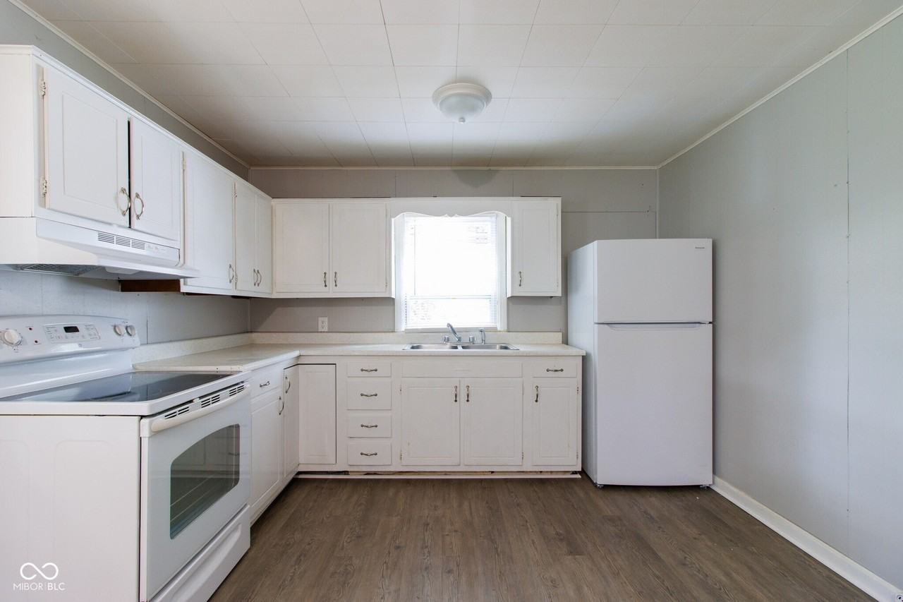 4430 N Longworth Ave - Photo 7 of 16