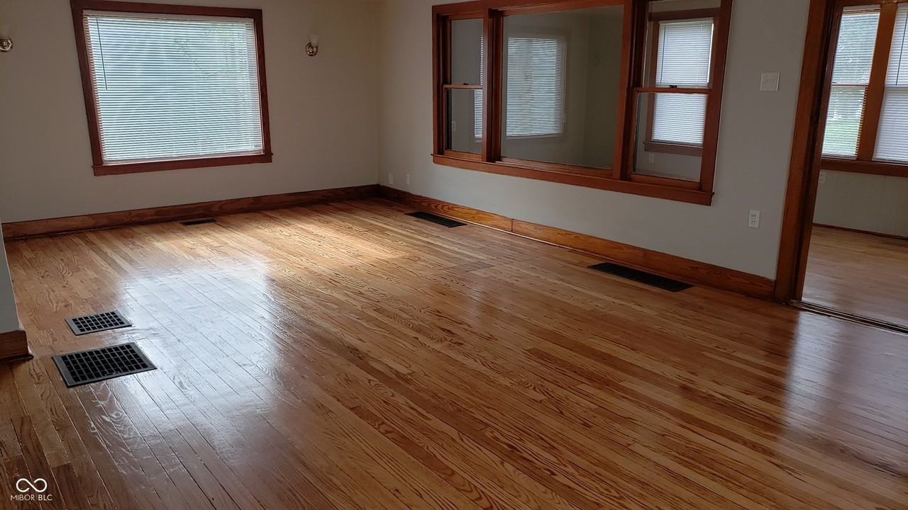 727 W Washington St - Photo 3 of 26