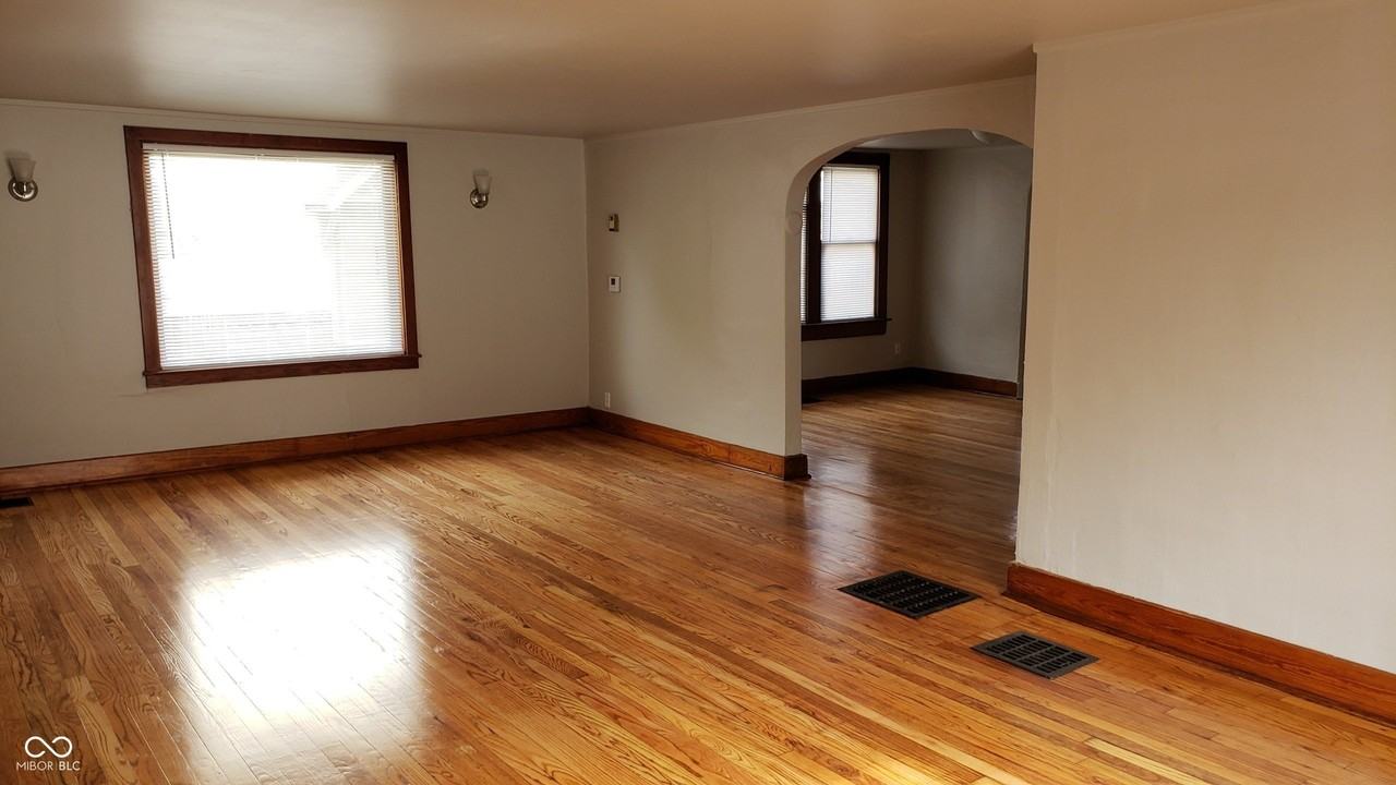 727 W Washington St - Photo 4 of 26