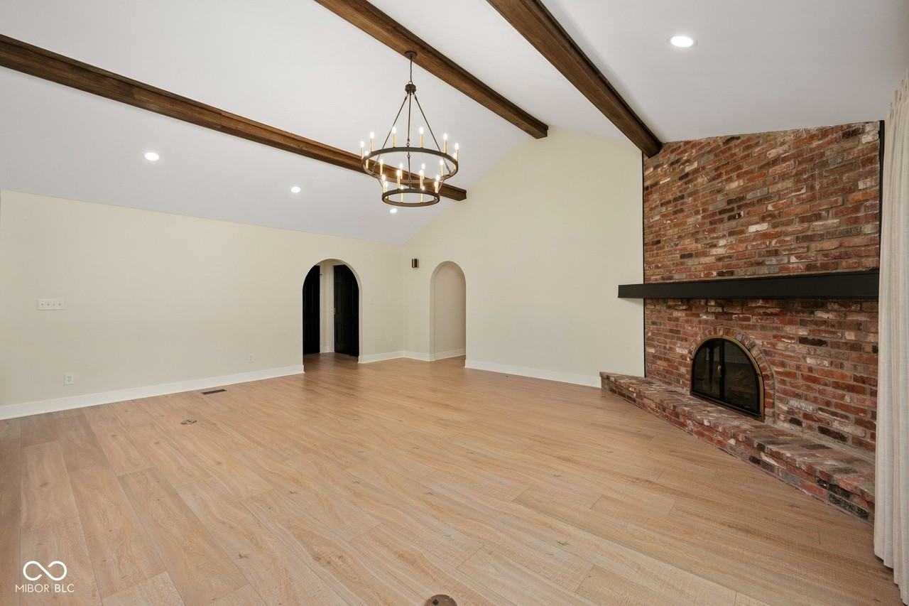 910 Williamsburg Ln - Photo 6 of 26