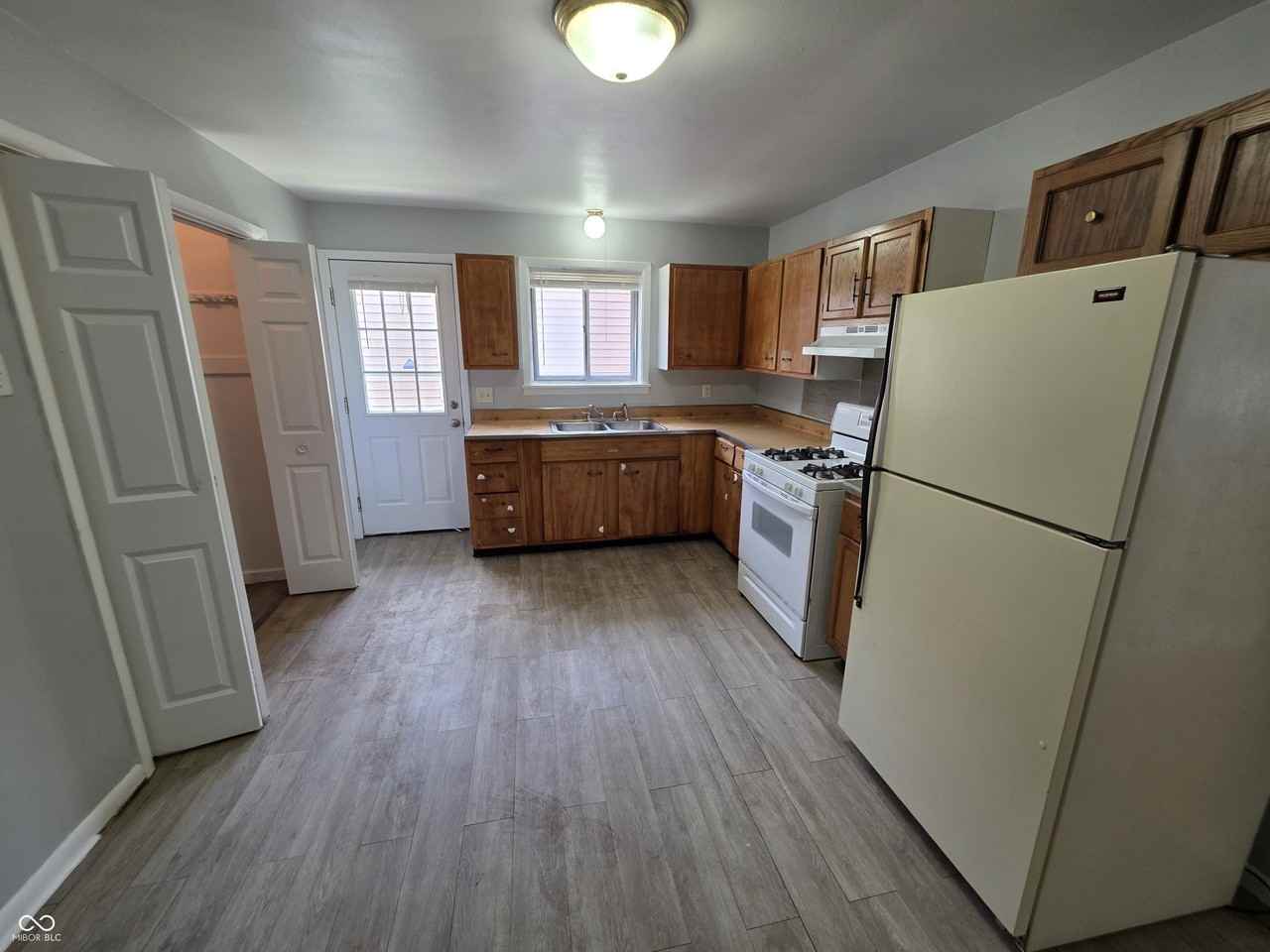 2036 Calhoun St - Photo 4 of 16