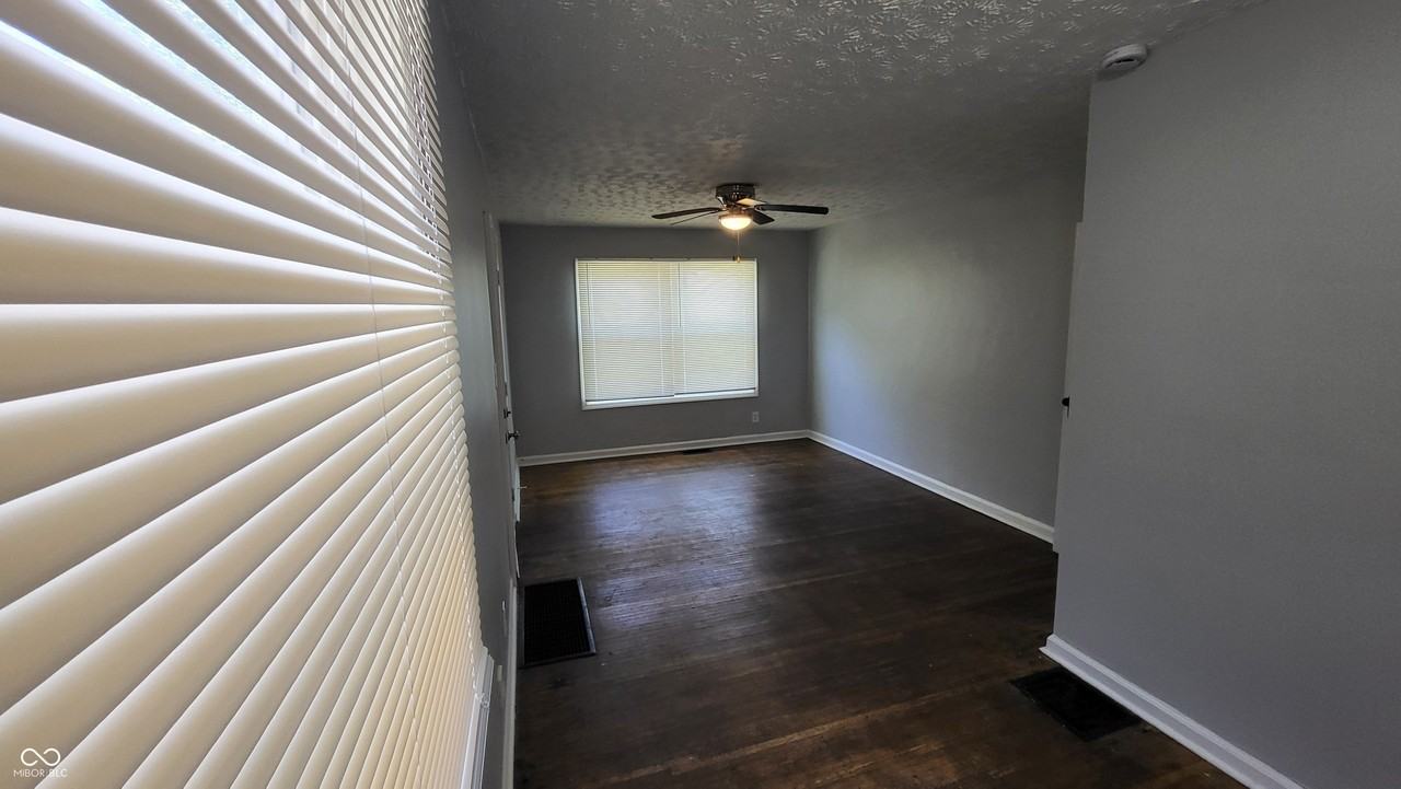 224 N Tacoma Ave Unit B - Photo 3 of 12