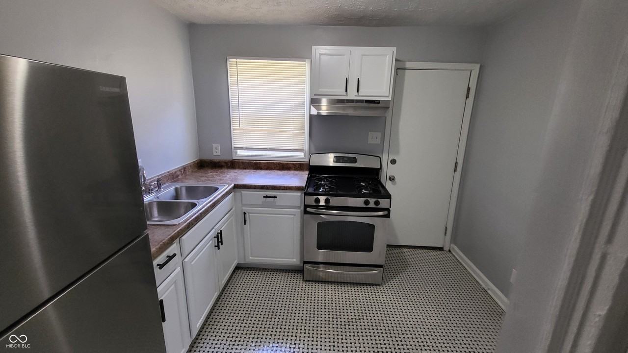 224 N Tacoma Ave Unit B - Photo 5 of 12