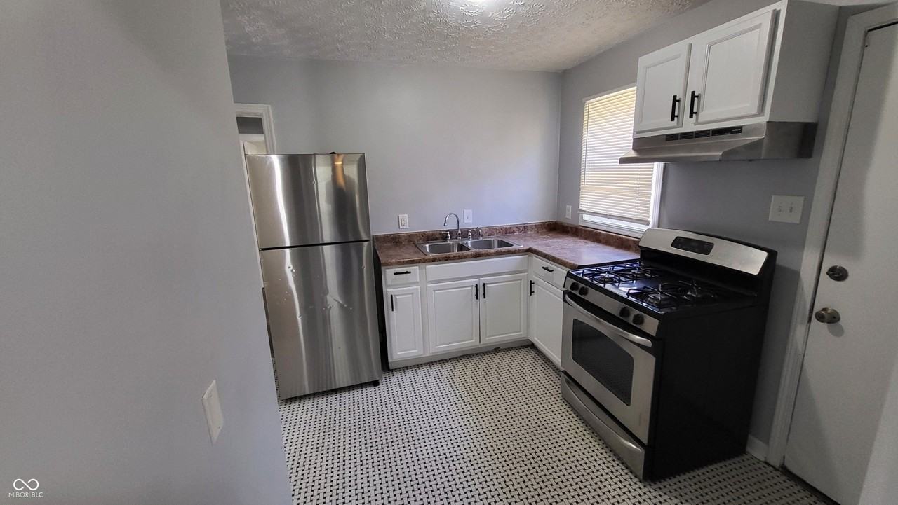 224 N Tacoma Ave Unit B - Photo 6 of 12