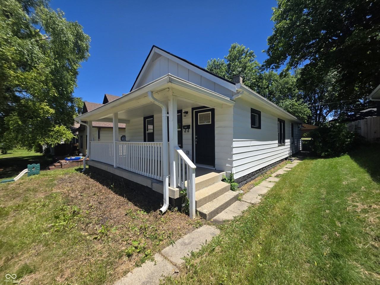 2137 Napoleon St - Photo 2 of 13