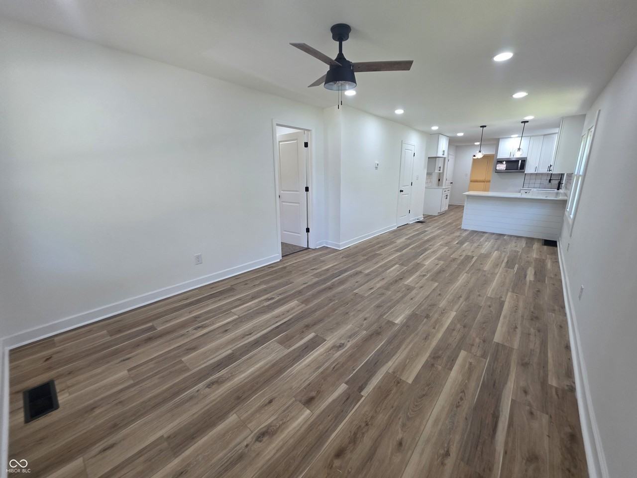 2137 Napoleon St - Photo 3 of 13