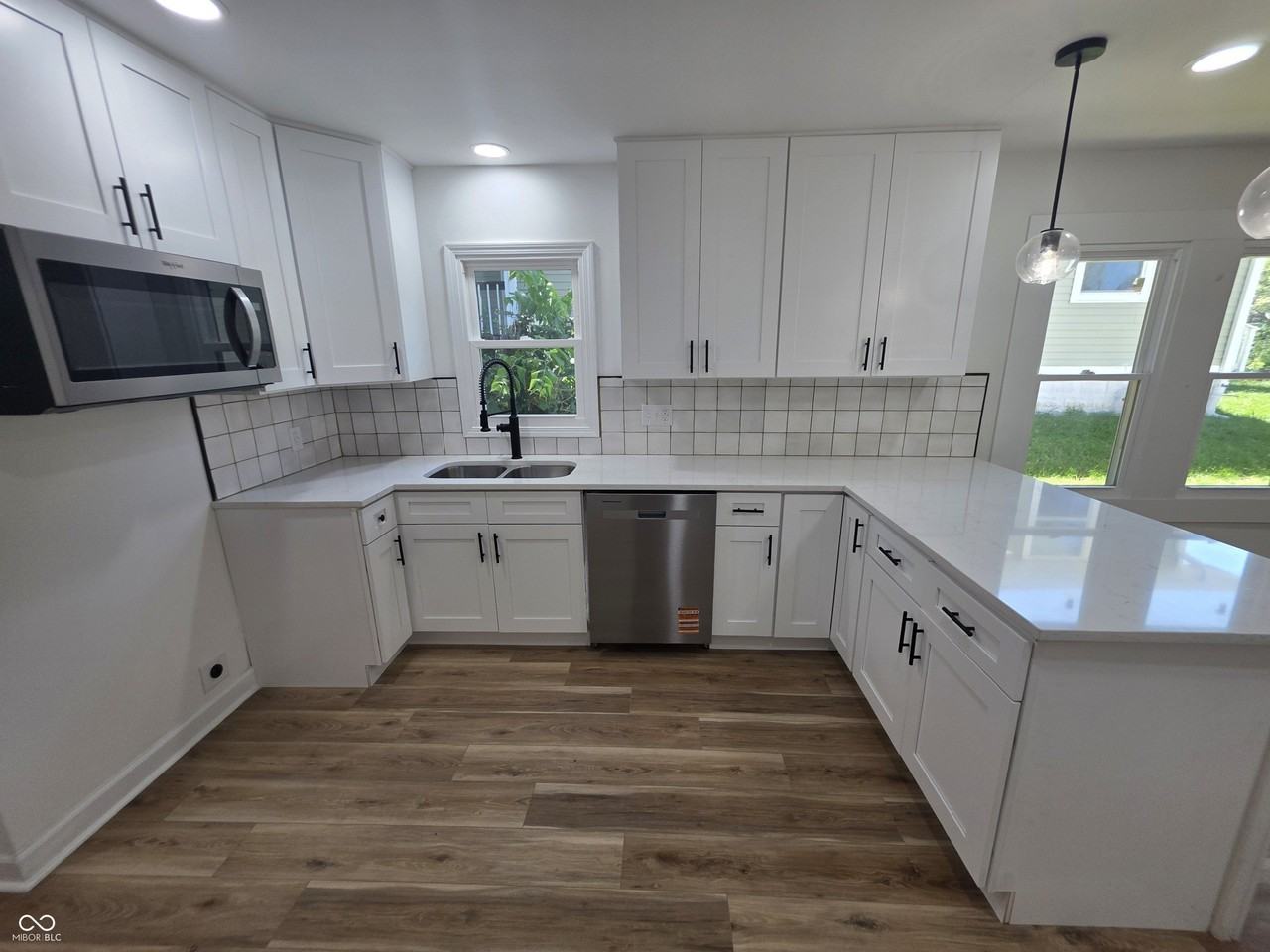 2137 Napoleon St - Photo 5 of 13