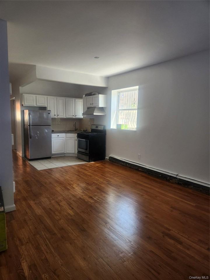 448 Ashford St #2ndFL - Photo 3 of 8
