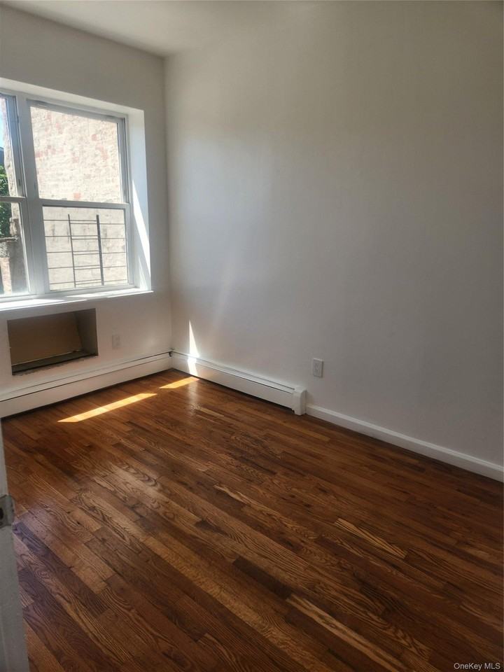 448 Ashford St #2ndFL - Photo 5 of 8