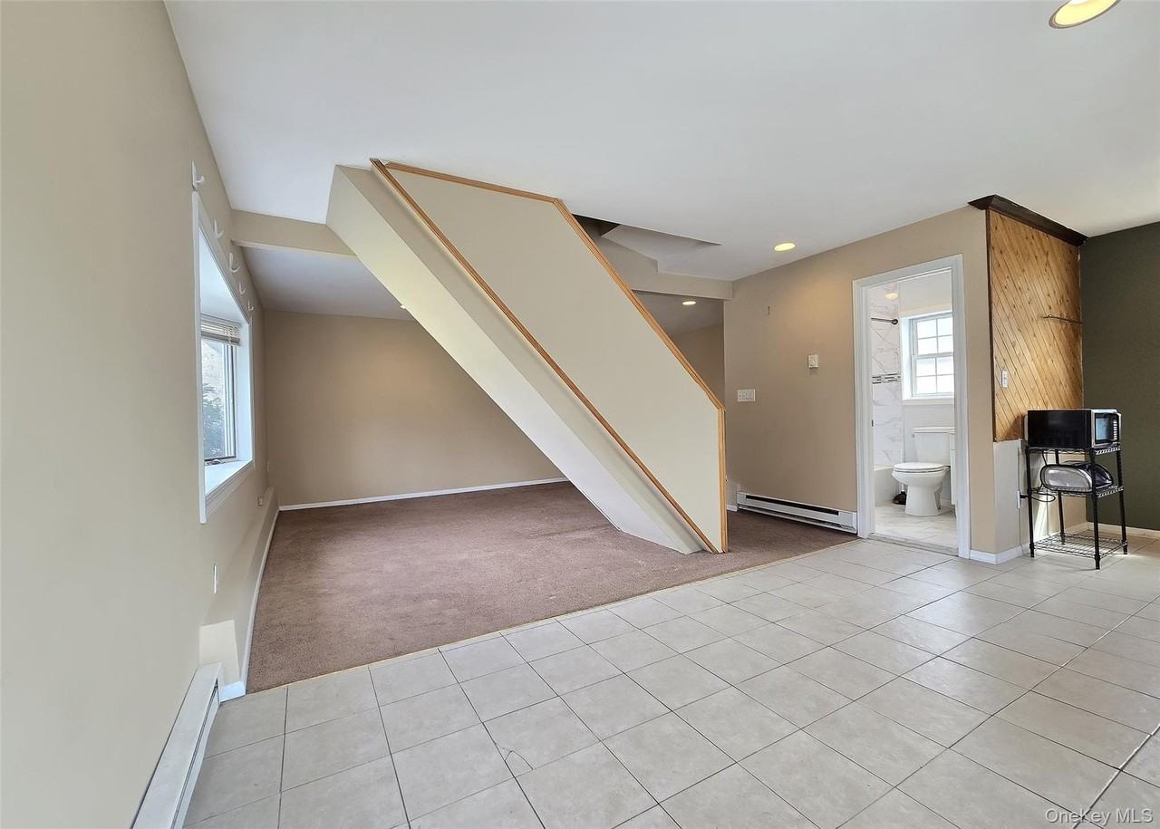 18 Wyandotte St - Photo 2 of 9