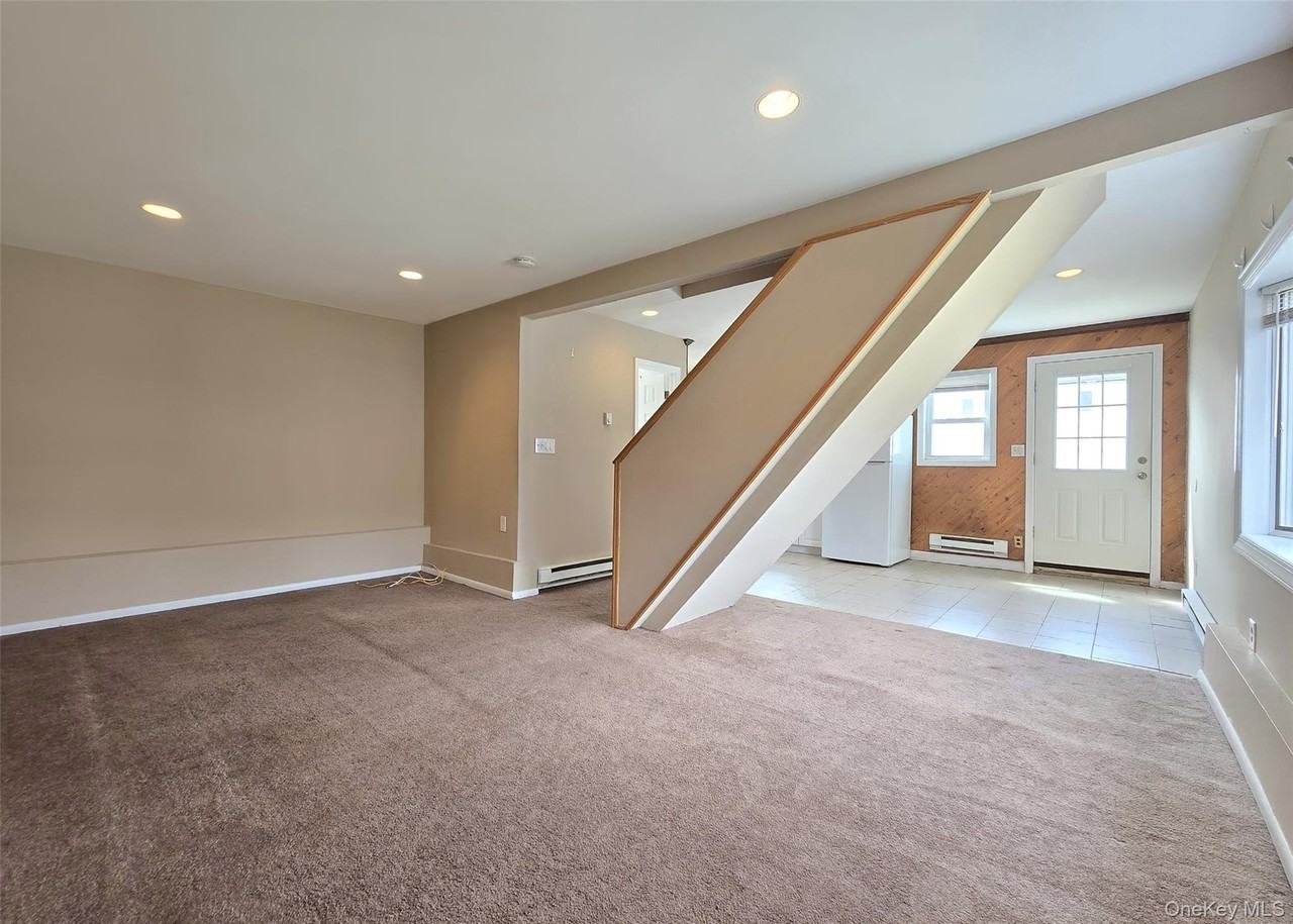 18 Wyandotte St - Photo 3 of 9
