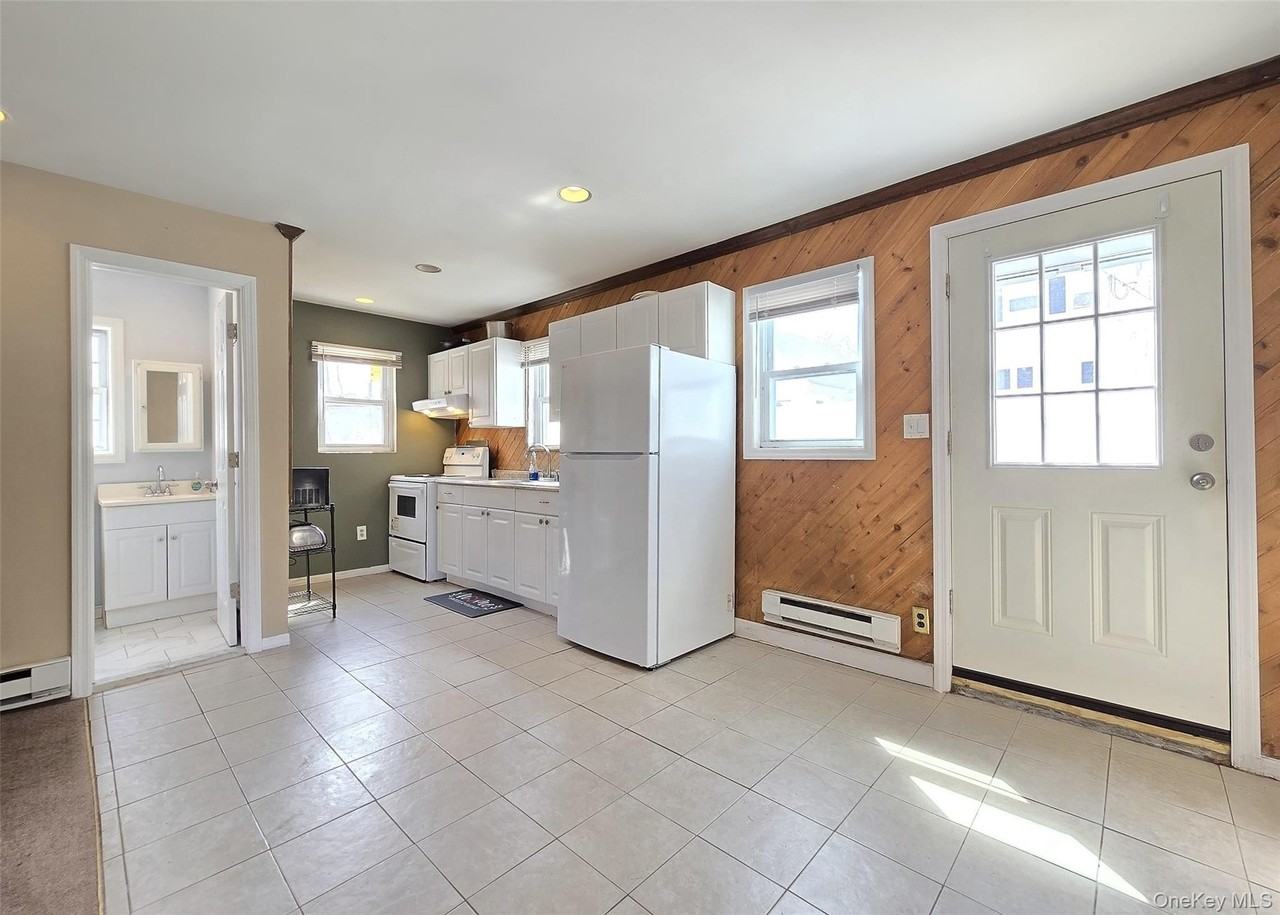 18 Wyandotte St - Photo 5 of 9