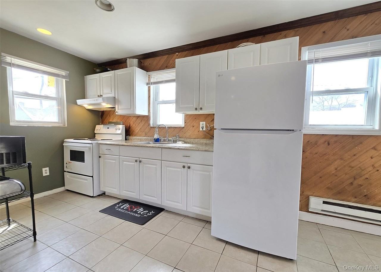 18 Wyandotte St - Photo 6 of 9