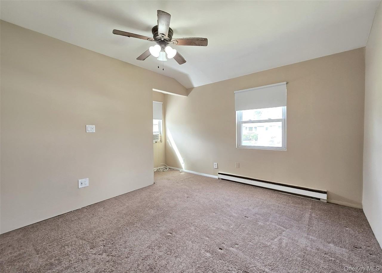 18 Wyandotte St - Photo 7 of 9
