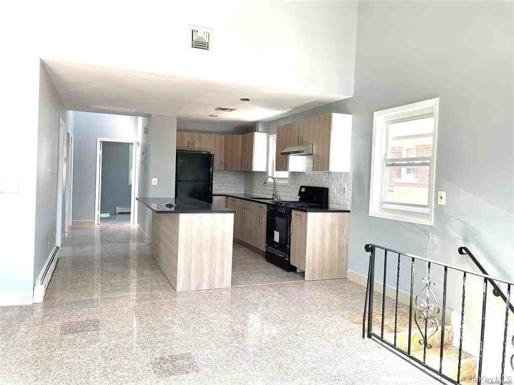 25615 58th Ave #2 - Photo 3 of 8