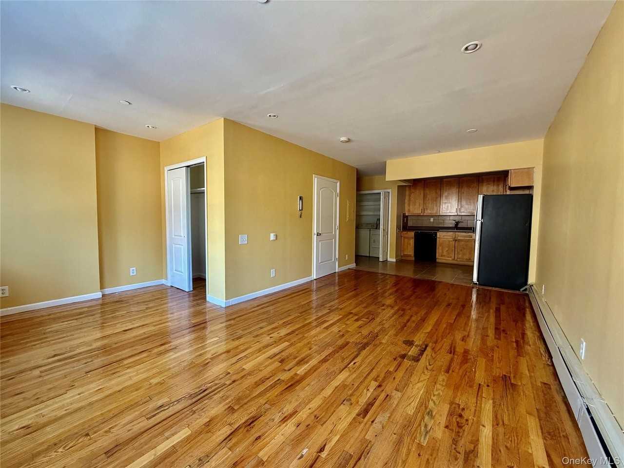 10422 39th Ave #1A - Photo 3 of 12
