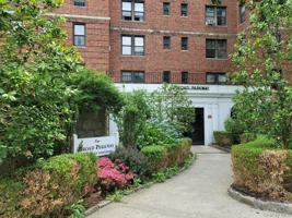 featured image of 1 Broad Pkwy #2P