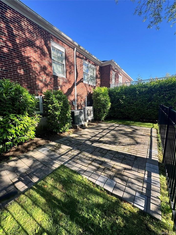 570 Monroe Blvd #1stFL - Photo 3 of 18