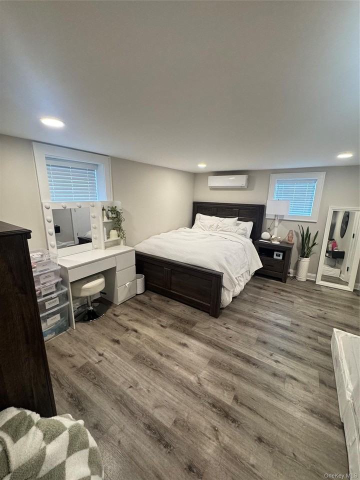570 Monroe Blvd #1stFL - Photo 4 of 18