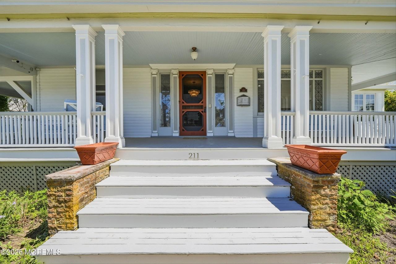 211 Cedar Ave - Photo 6 of 44