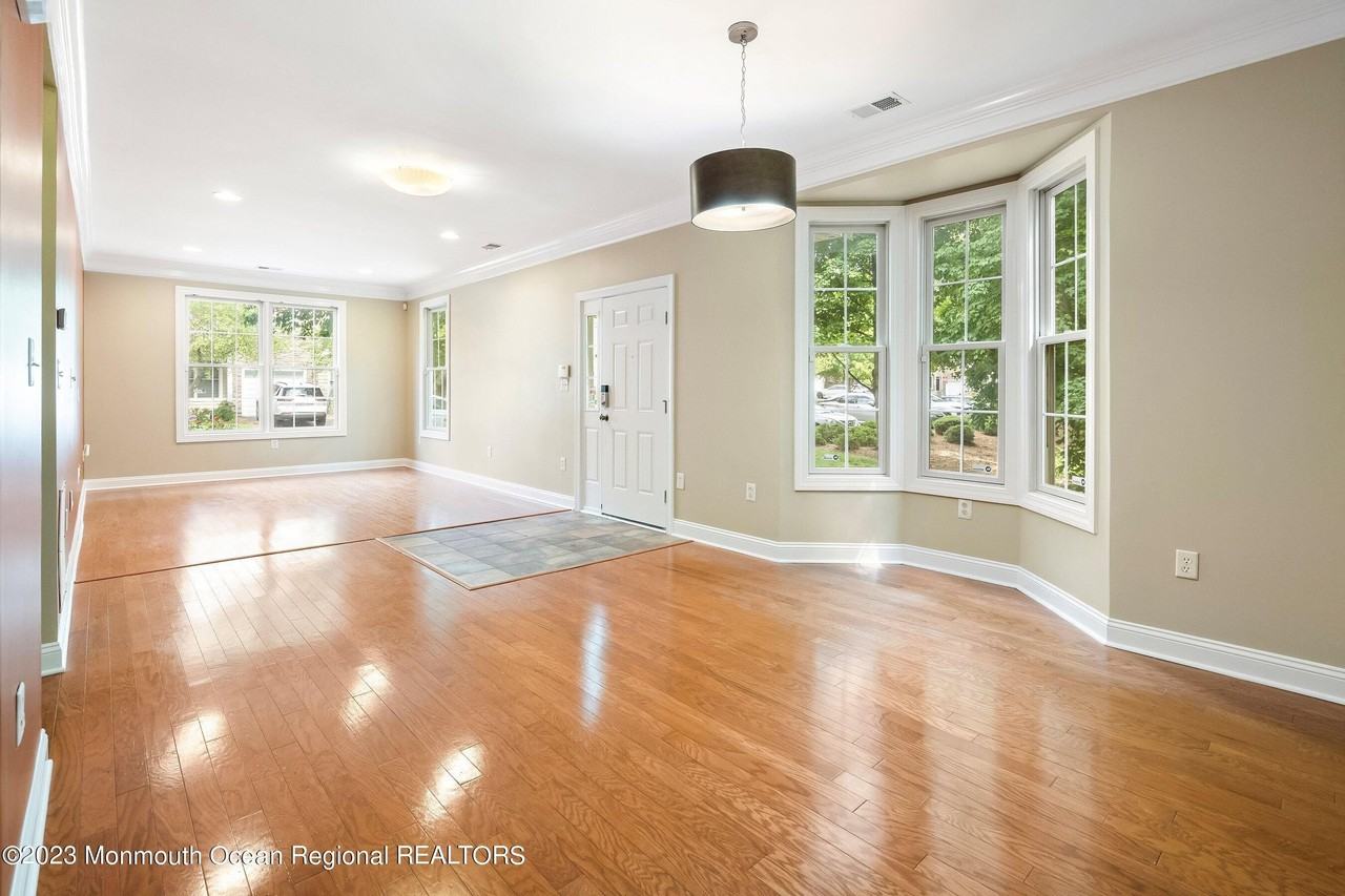 25 Indigo Dr - Photo 2 of 17