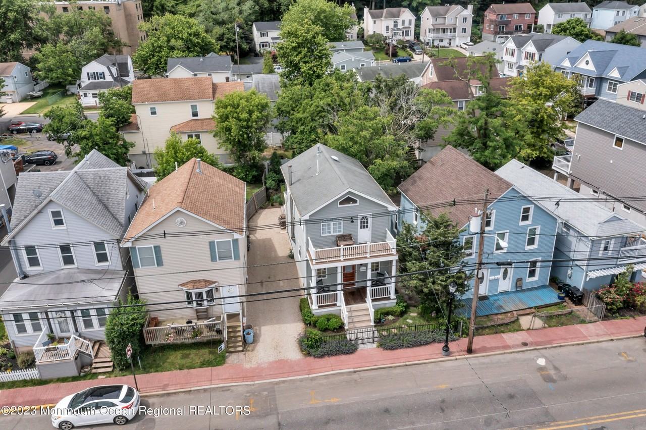237 Bay Ave - Photo 3 of 46