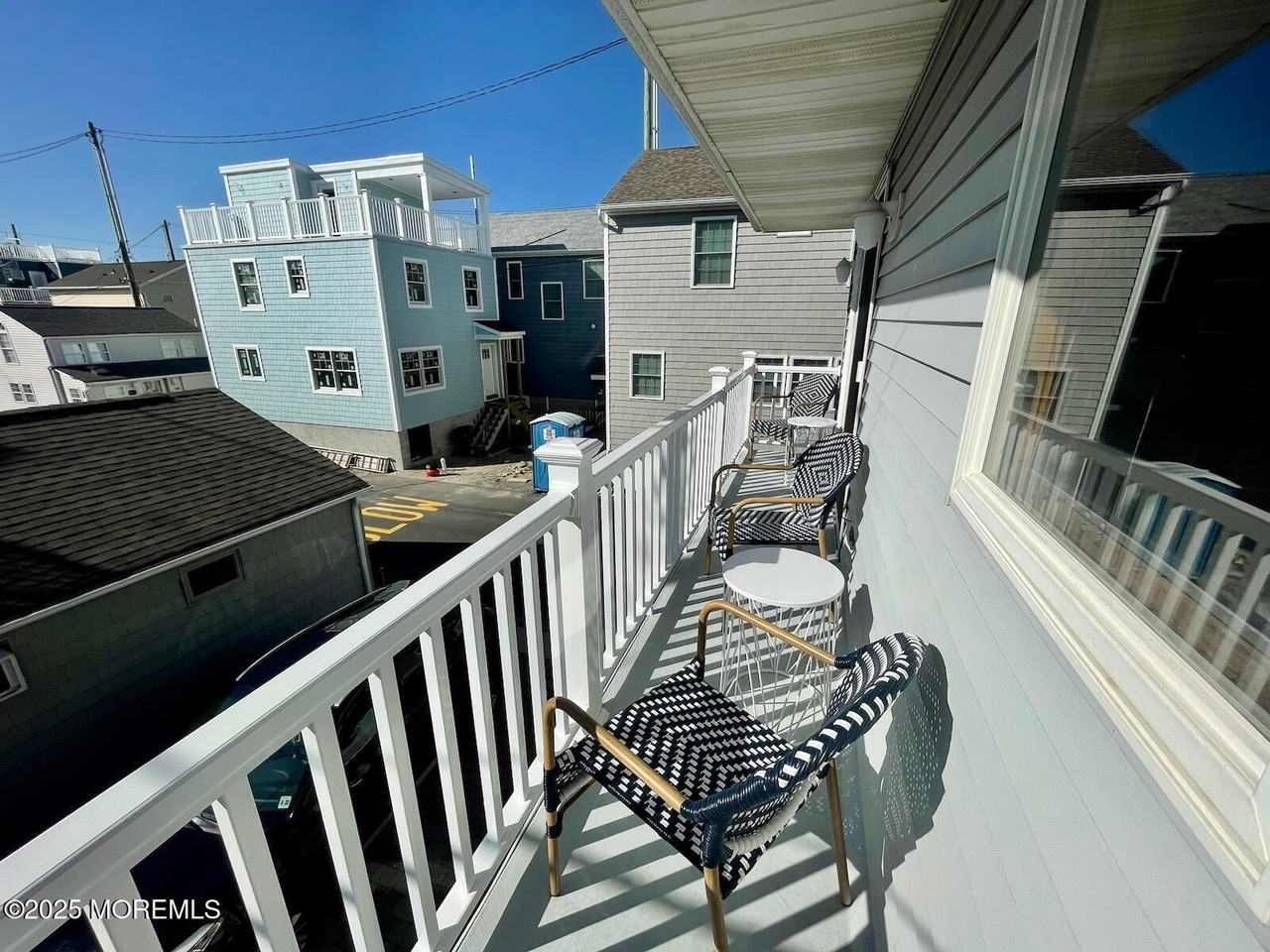 23 E Surf Way - Photo 3 of 26