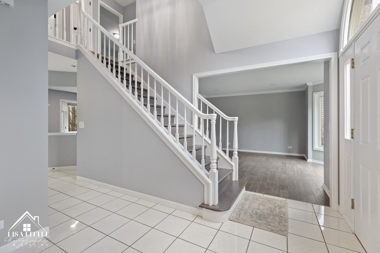 1523 Greenlake Dr - Photo 4 of 31