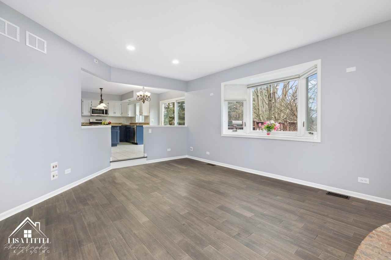 1523 Greenlake Dr - Photo 5 of 31