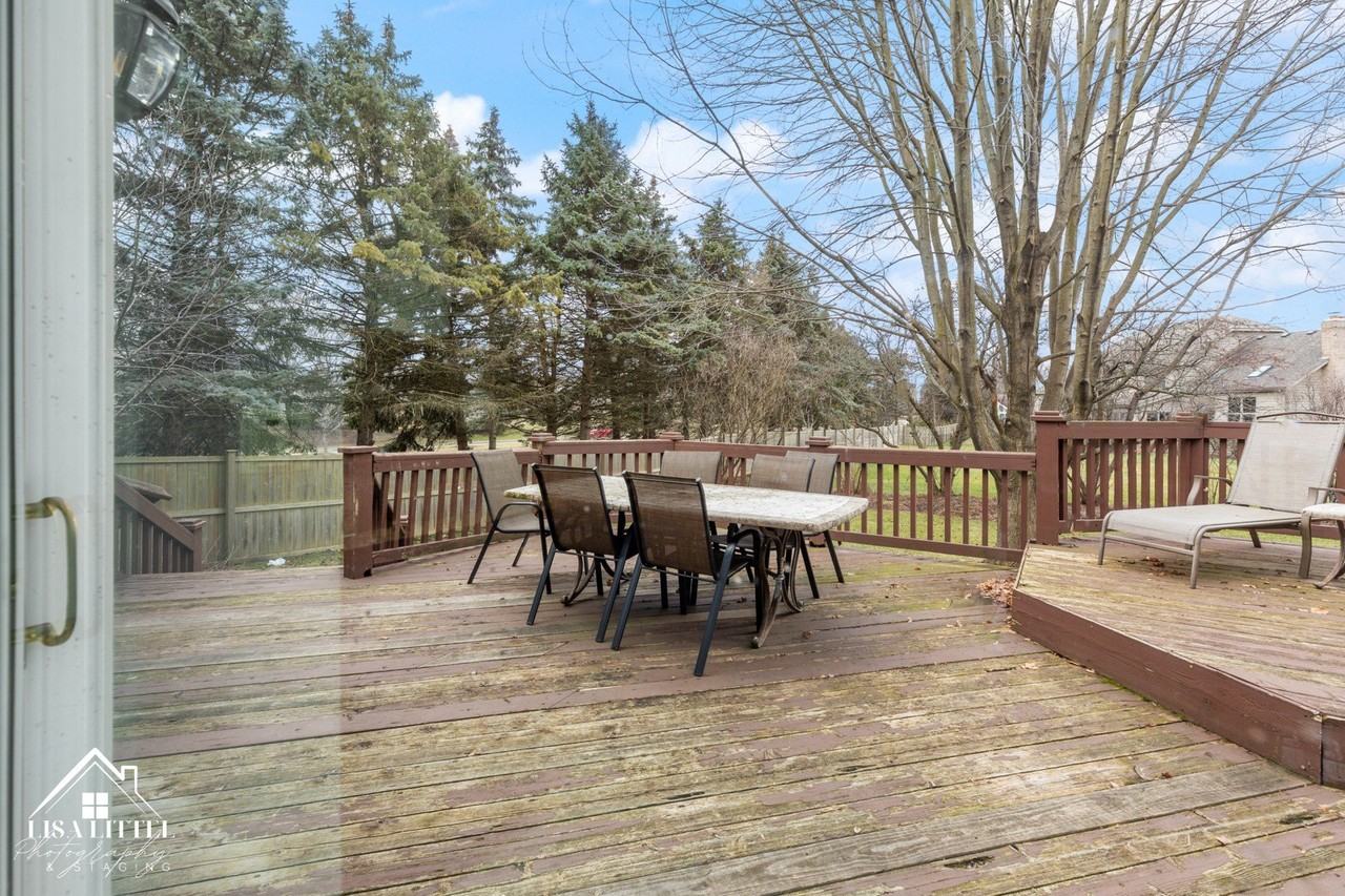 1523 Greenlake Dr - Photo 6 of 31