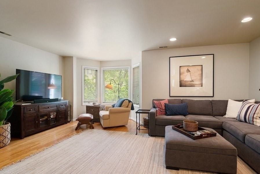 753 W Dickens Ave - Photo 2 of 24